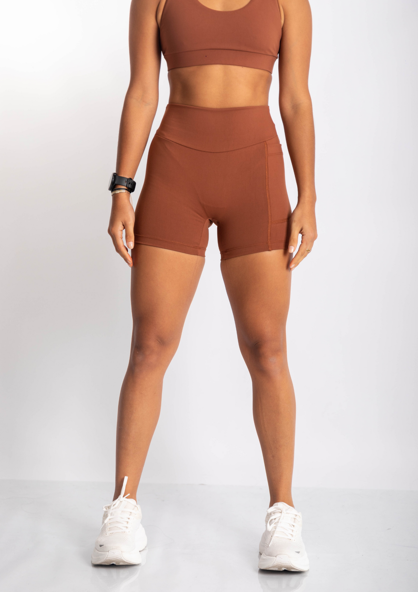 Short Omni Avellana