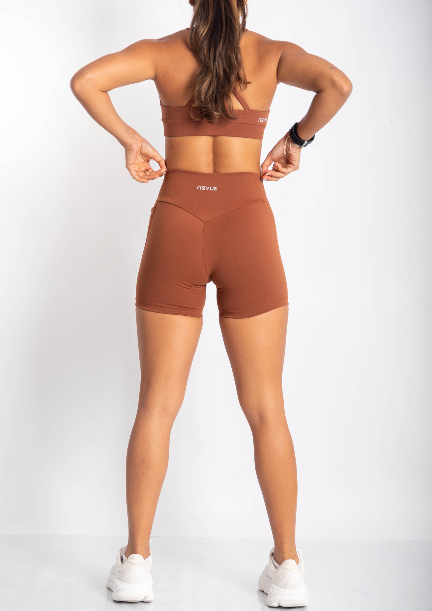 Short Omni Avellana