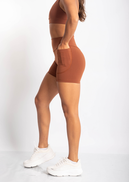 Short Omni Avellana